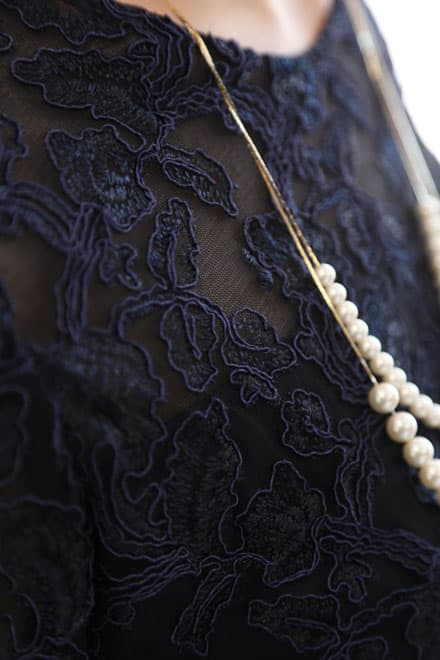 ネイビーのチュールトップスレースドレス