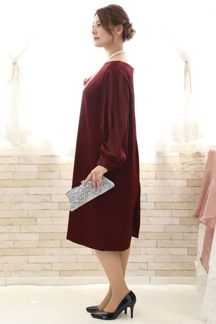 ワインレッドのロングスリーブドレス