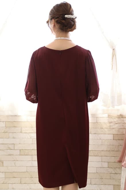 ワインレッドのロングスリーブドレス