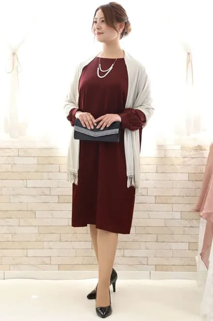 ワインレッドのロングスリーブドレス