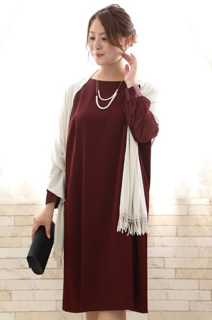 ワインレッドのロングスリーブドレス