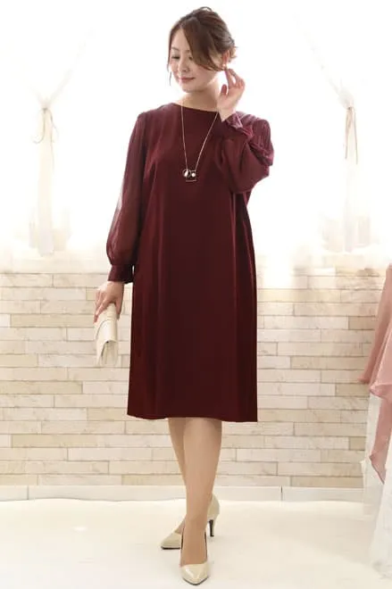 ワインレッドのロングスリーブドレス