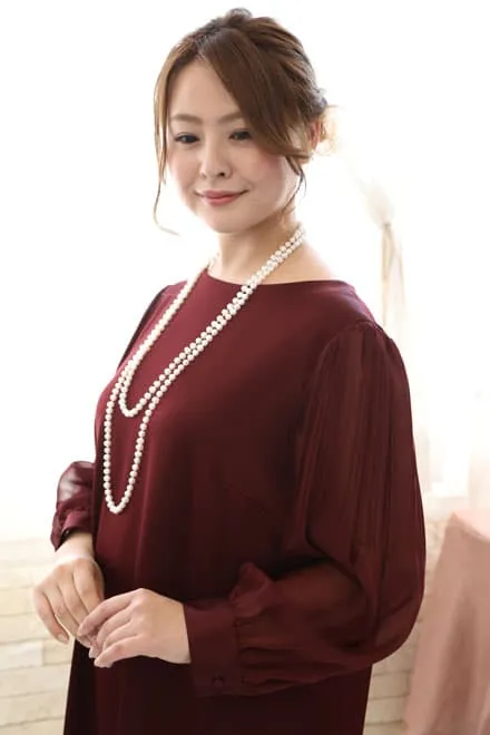 ワインレッドのロングスリーブドレス