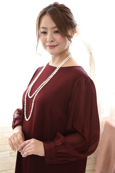 ワインレッドのロングスリーブドレス