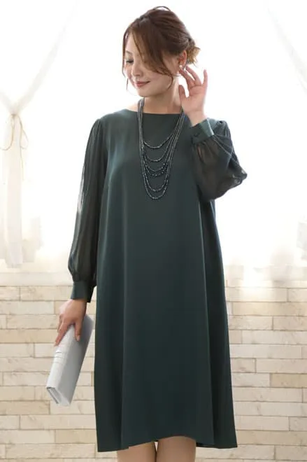 ダークグリーンのロングスリーブドレス