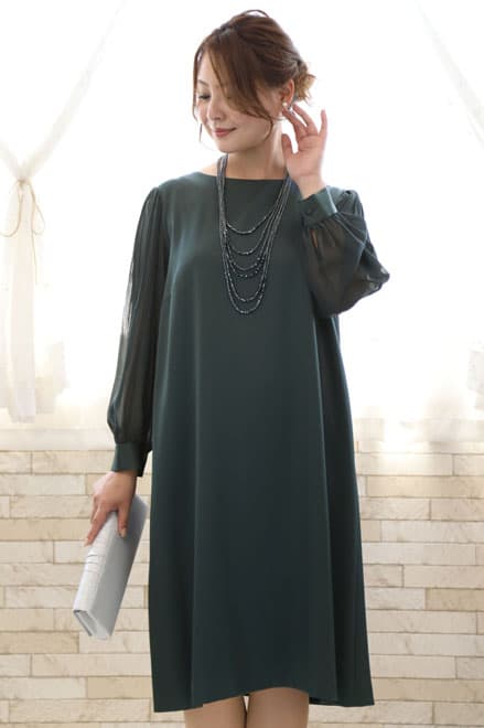 ダークグリーンのロングスリーブドレス