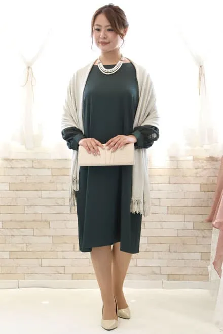 ダークグリーンのロングスリーブドレス