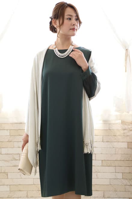 ダークグリーンのロングスリーブドレス