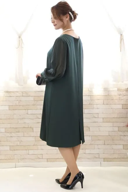 ダークグリーンのロングスリーブドレス