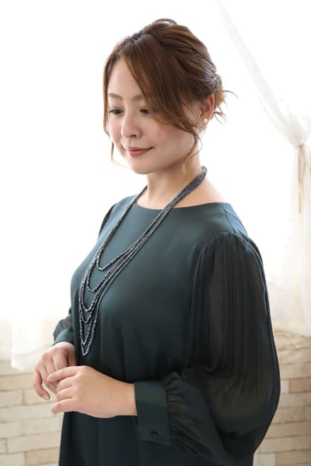 ダークグリーンのロングスリーブドレス