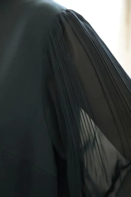 ダークグリーンのロングスリーブドレス