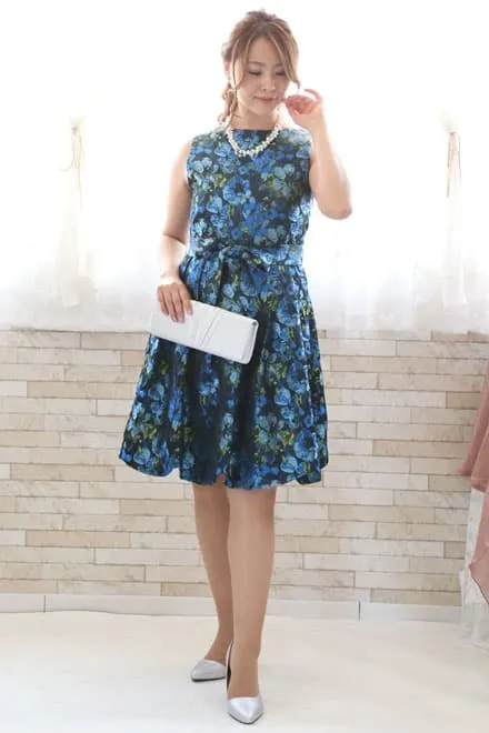 ブルーの花柄バルーンドレス