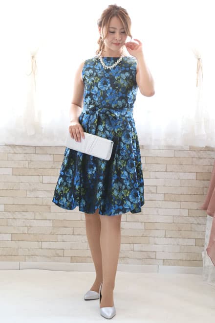 ブルーの花柄バルーンドレス