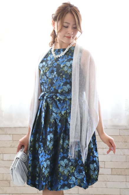 ブルーの花柄バルーンドレス