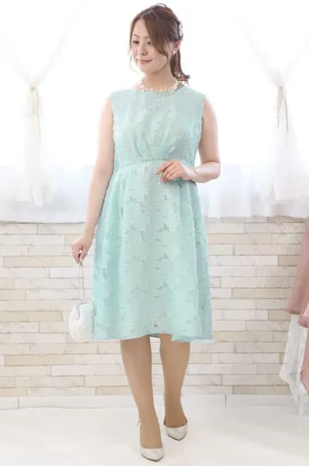 ライトグリーンのウエストギャザードレス