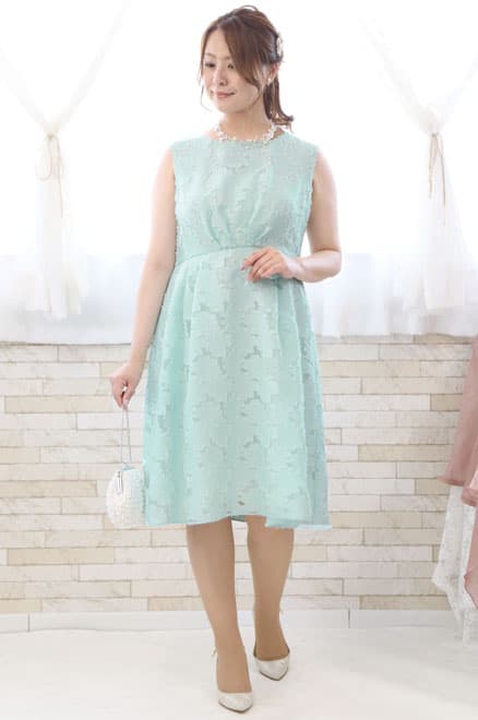 ライトグリーンのウエストギャザードレス