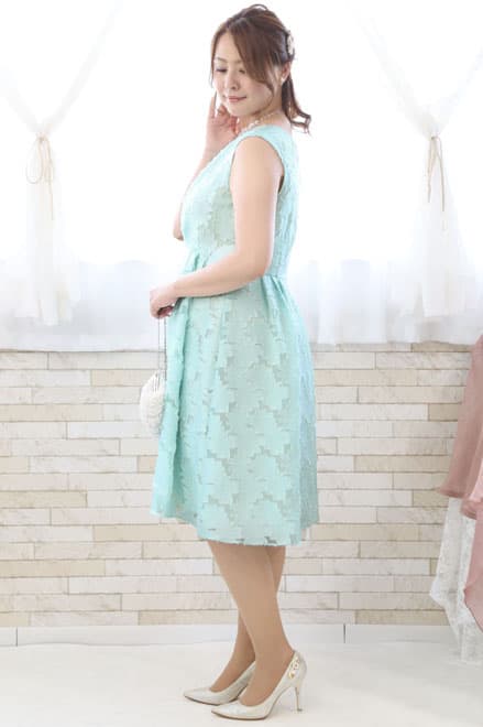 ライトグリーンのウエストギャザードレス