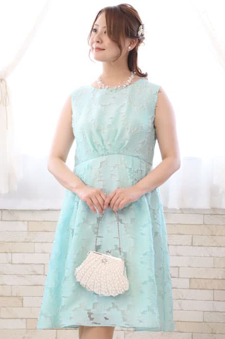 ライトグリーンのウエストギャザードレス