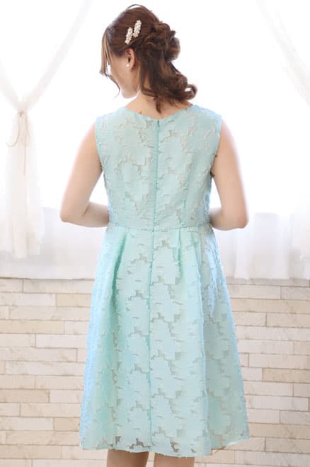 ライトグリーンのウエストギャザードレス