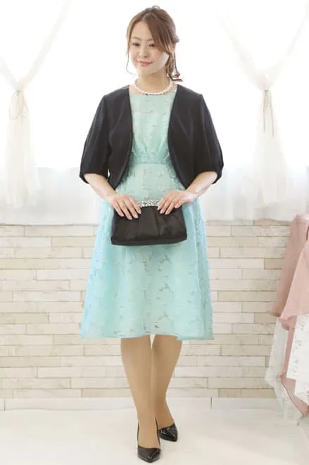 ライトグリーンのウエストギャザードレス