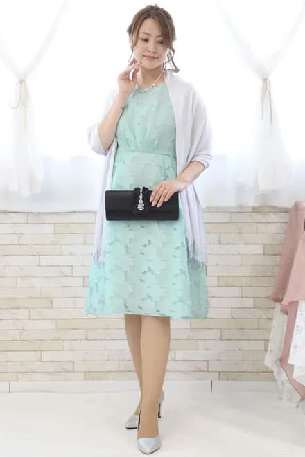 ライトグリーンのウエストギャザードレス