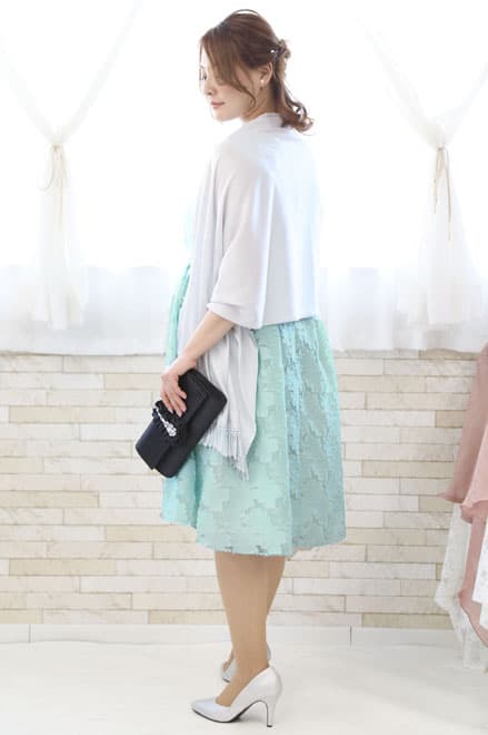 ライトグリーンのウエストギャザードレス