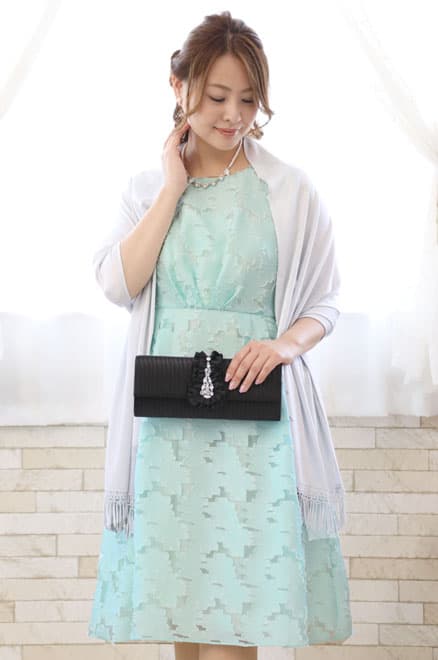 ライトグリーンのウエストギャザードレス