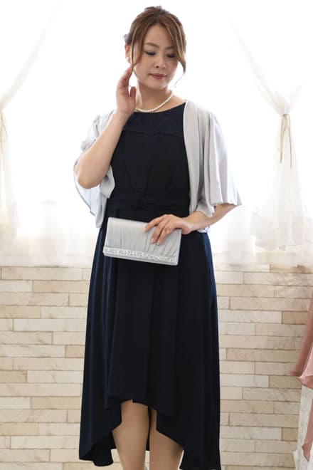 ネイビーのノースリーブイレギュラーヘムドレス