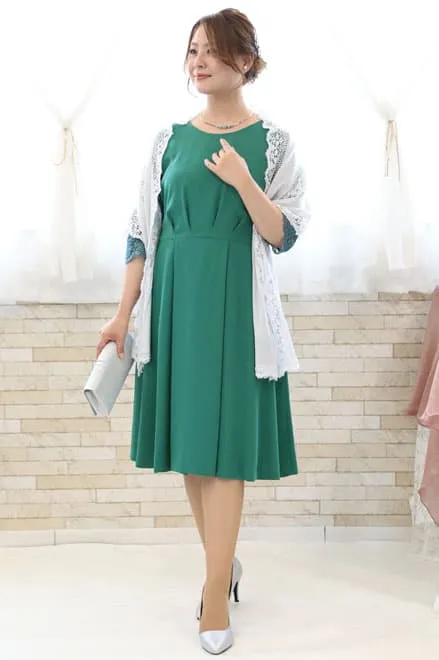 グリーンの七分袖ウエストリボン付きドレス
