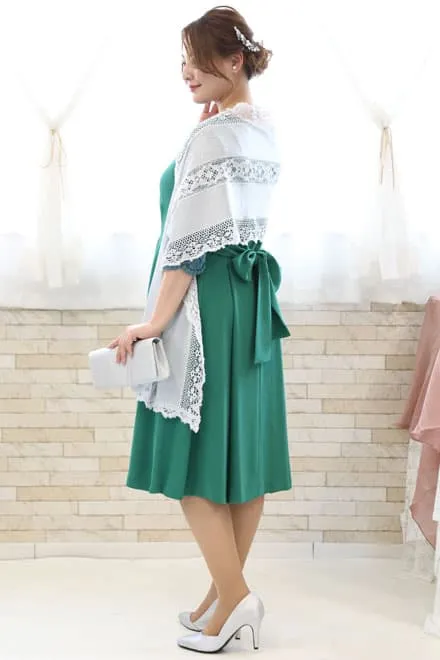 グリーンの七分袖ウエストリボン付きドレス