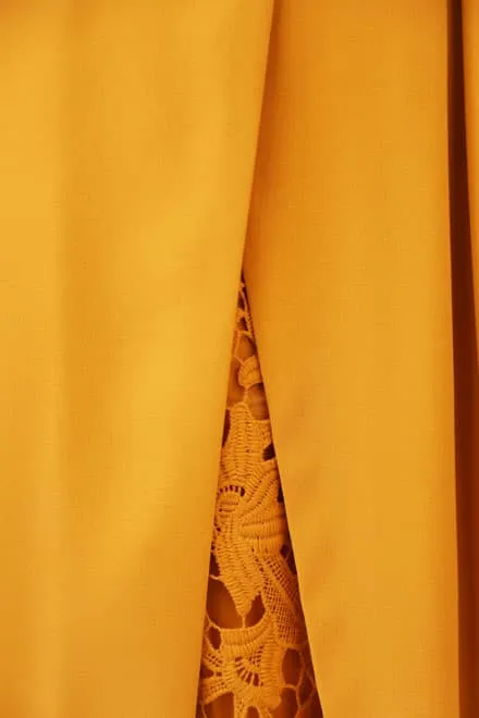 イエローのポイントレースドレス