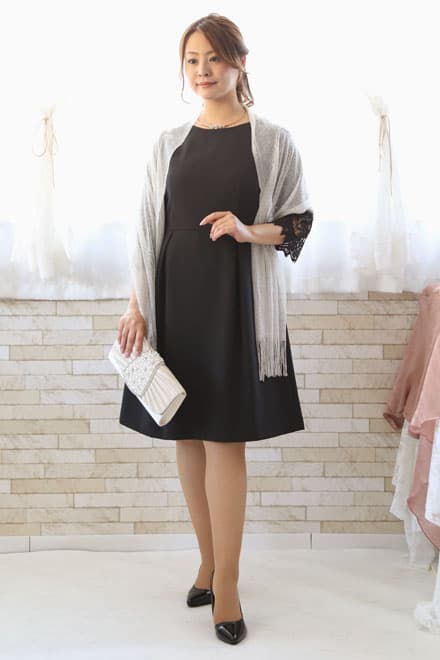 ブラックの七分袖レースドレス
