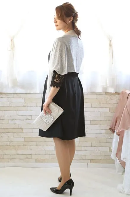 ブラックの七分袖レースドレス