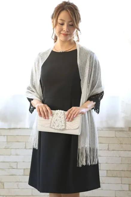 ブラックの七分袖レースドレス