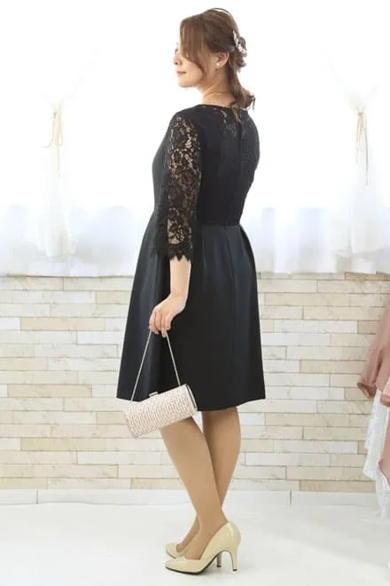 ブラックの七分袖レースドレス