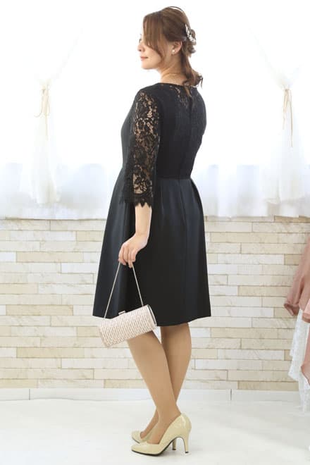 ブラックの七分袖レースドレス