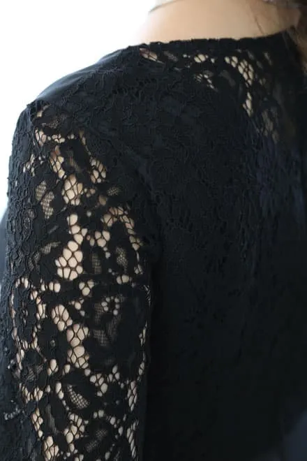 ブラックの七分袖レースドレス