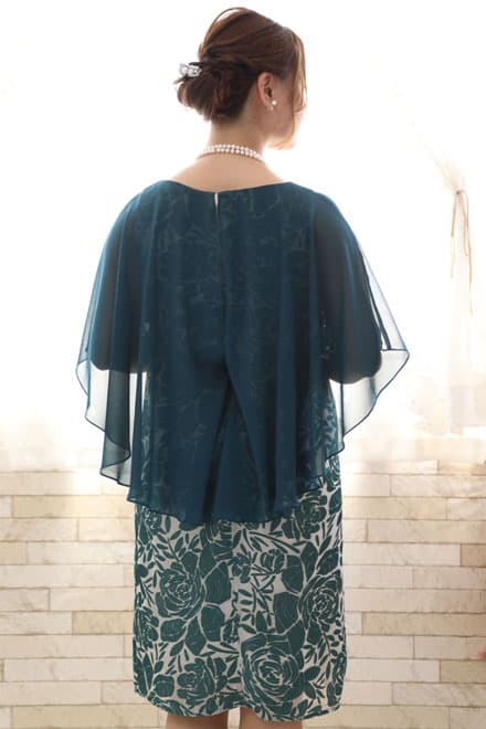 グリーンの花柄サテンIラインドレス