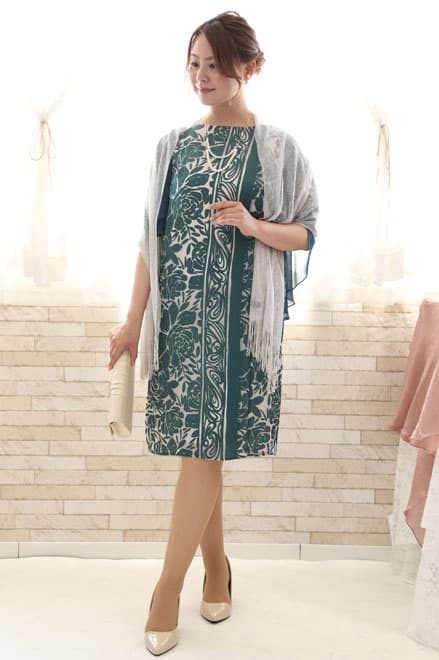 グリーンの花柄サテンIラインドレス