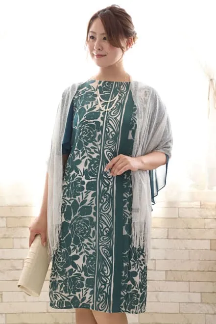 グリーンの花柄サテンIラインドレス