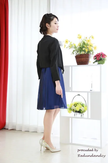 ブルーのドレープネック膝丈Aラインドレス