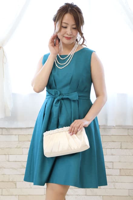 ブルーグリーンのウエストリボンフレアドレス
