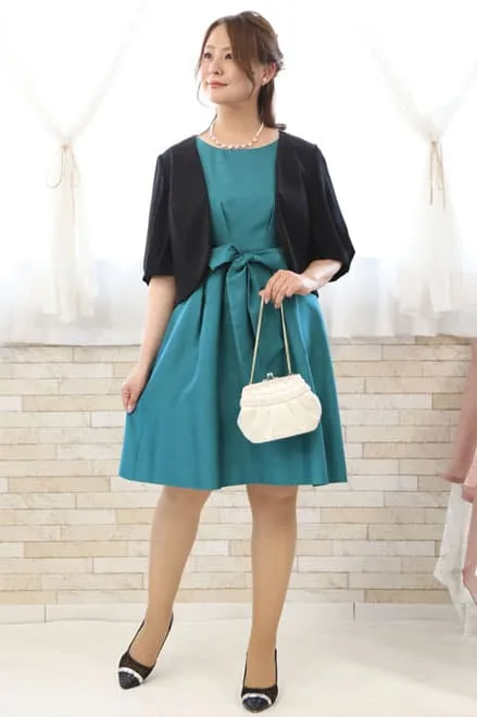 ブルーグリーンのウエストリボンフレアドレス