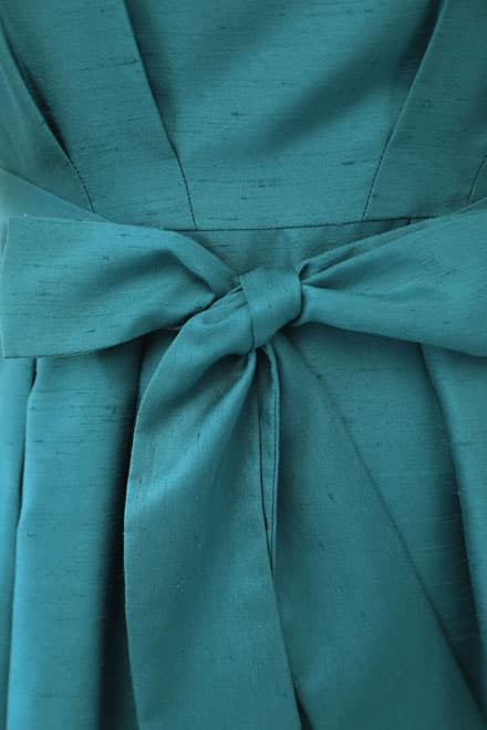 ブルーグリーンのウエストリボンフレアドレス
