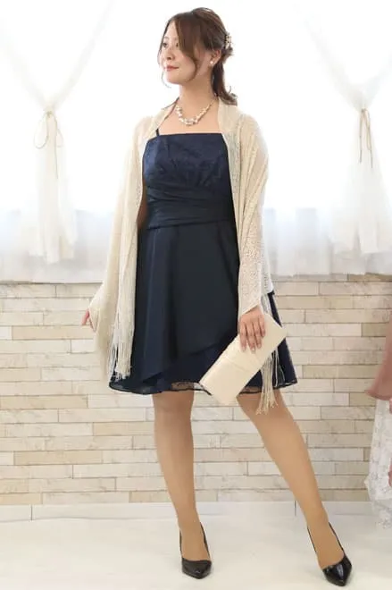 ネイビーのシャンタンレースドレス