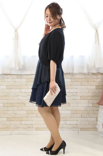 ネイビーのシャンタンレースドレス