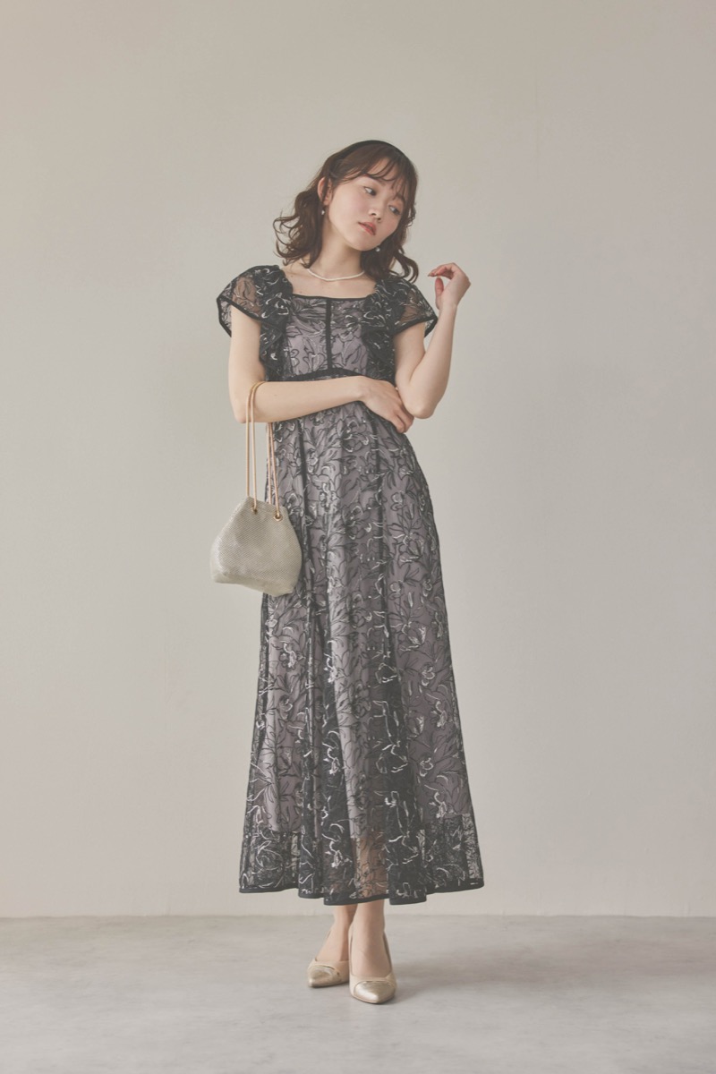 ベージュのメタルメッシュバッグ