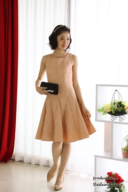 サーモンピンクの花柄刺繍フィットアンドフレアドレスコーディネートセット