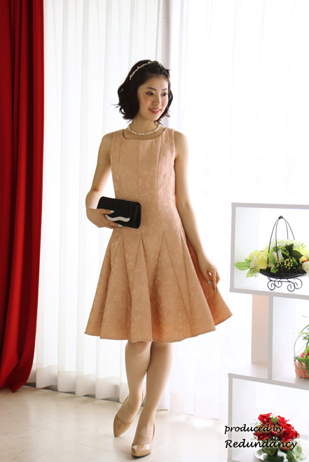 サーモンピンクの花柄刺繍フィットアンドフレアドレスコーディネートセット