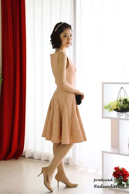 サーモンピンクの花柄刺繍フィットアンドフレアドレスコーディネートセット